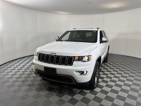 Used 2022 Jeep Grand Cherokee Limited image 2