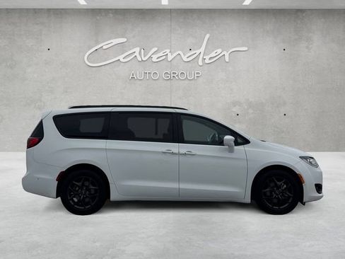 Used 2020 Chrysler Pacifica Touring-L Plus image 17