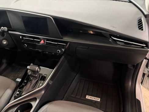 Used 2024 Kia Niro LX FWD image 20