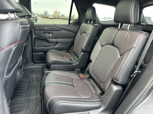 Used 2025 Honda Pilot Black Edition image 17