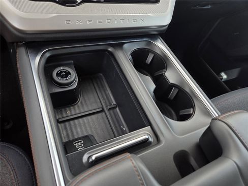 Used 2025 Ford Expedition Active RWD image 14