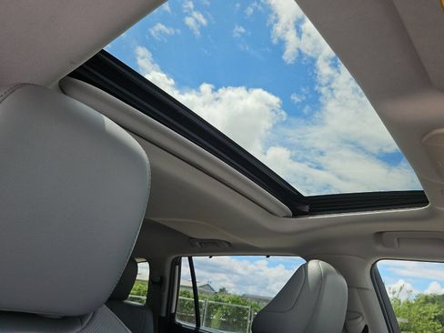 Used 2020 Toyota Highlander Limited FWD image 17