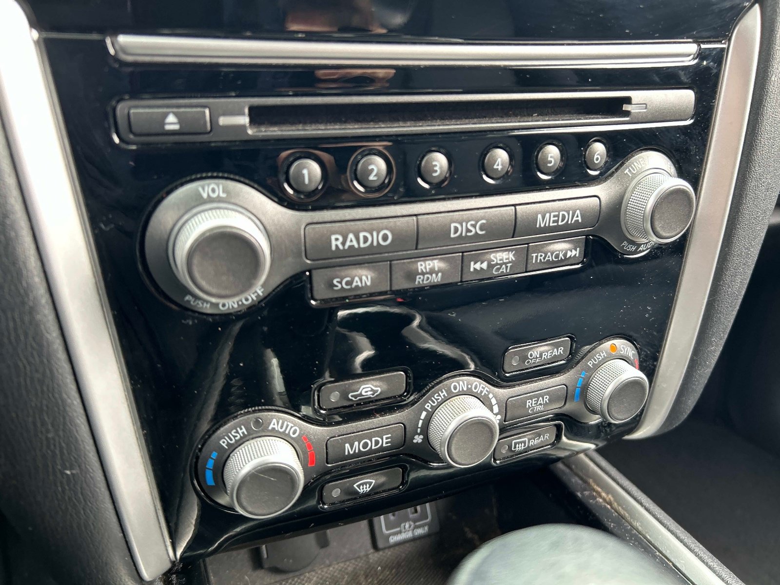 Used 2019 Nissan Pathfinder SV AWD/4WD image 30