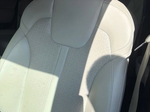 Used 2022 Kia Sorento S w/ Panoramic Sunroof Package AWD/4WD image 5