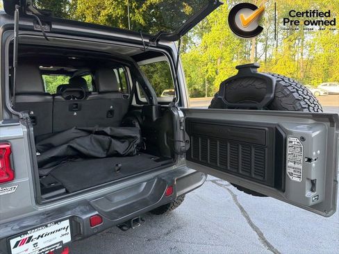 Used 2022 Jeep Wrangler Unlimited Rubicon w/ LED Lighting Group AWD/4WD image 24