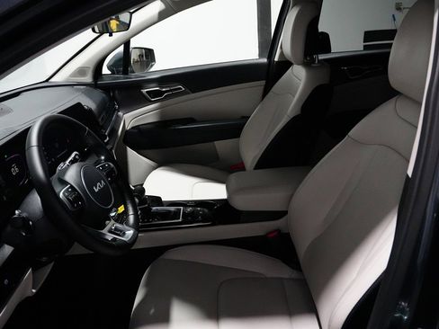 Used 2025 Kia Sportage EX image 18