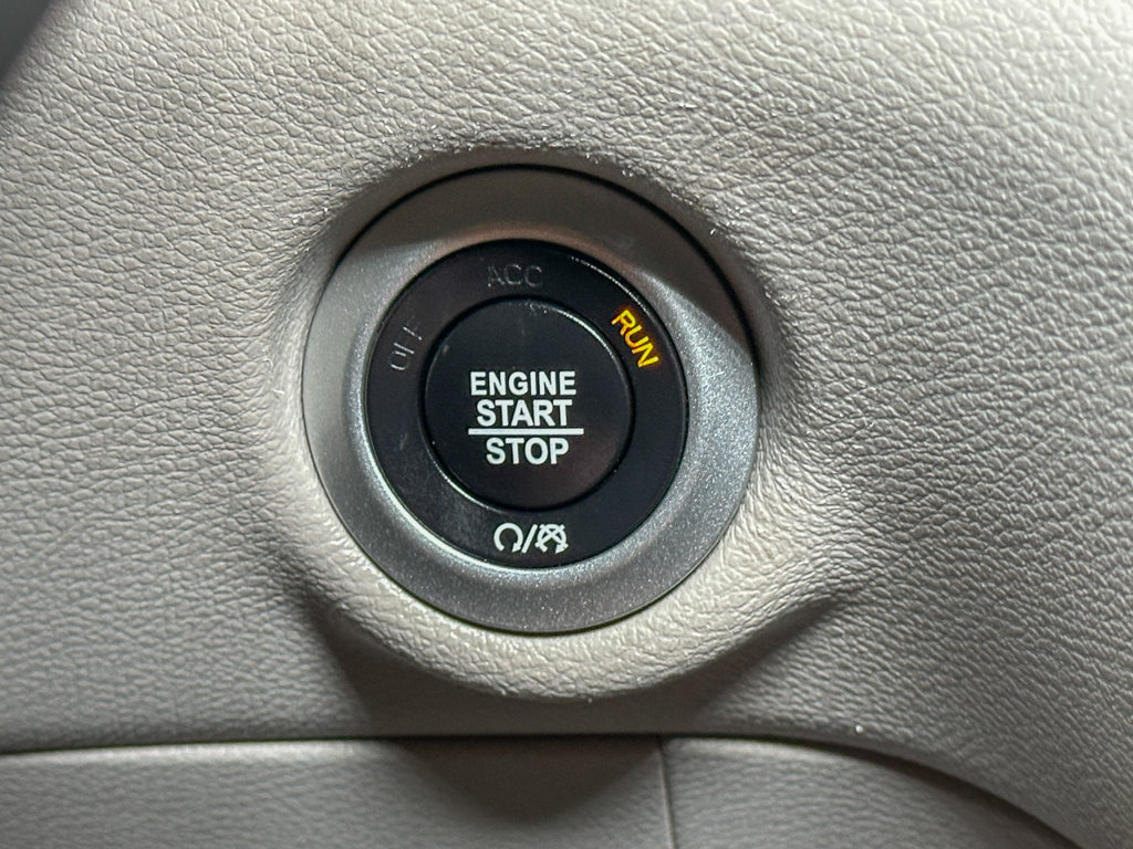 Used 2023 Chrysler Pacifica Touring-L FWD image 32