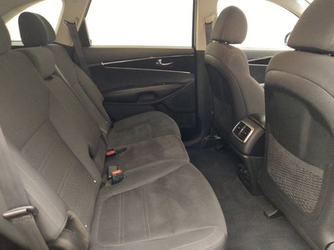 Used 2020 Kia Sorento FWD V6 image 19