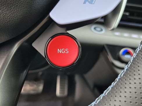 New 2026 Hyundai Elantra N FWD image 36