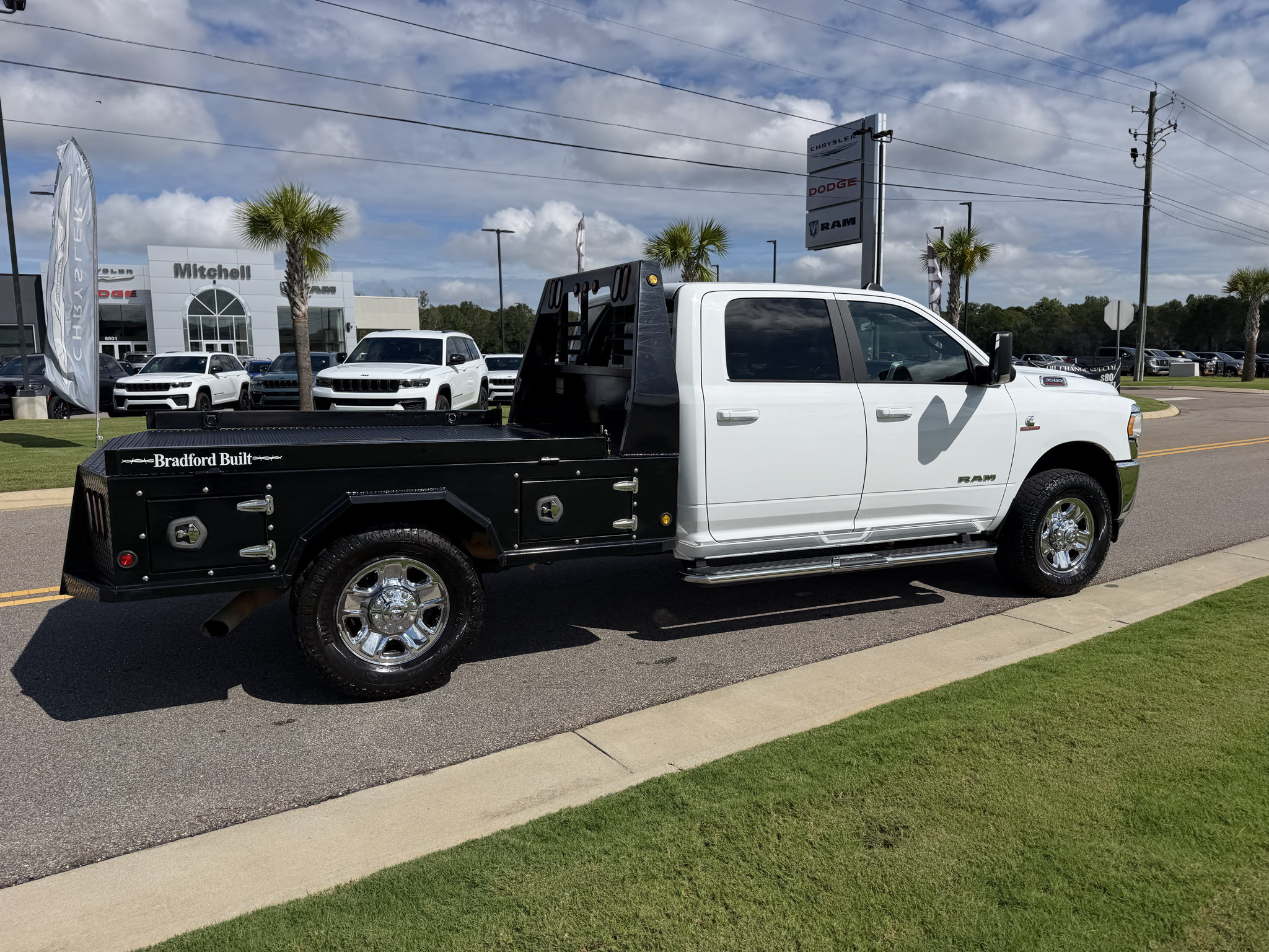 Used 2022 RAM 3500 Big Horn AWD/4WD image 3