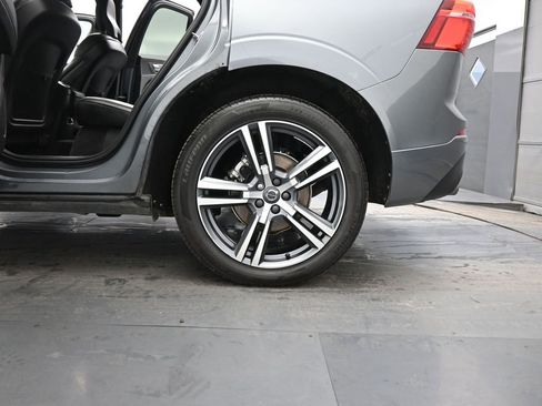 Used 2020 Volvo XC60 T5 Momentum w/ Protection Package Premier image 25