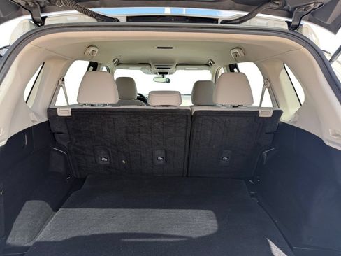 Used 2023 Nissan Rogue SV FWD image 18