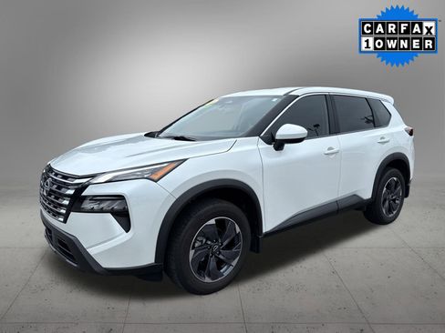 Used 2024 Nissan Rogue SV image 1