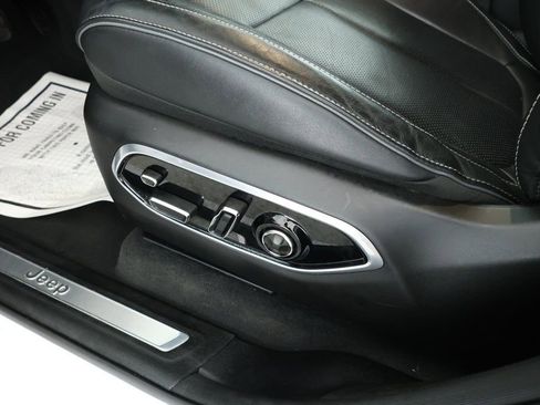 Used 2023 Jeep Grand Cherokee Overland w/ Luxury Tech Group IV image 10