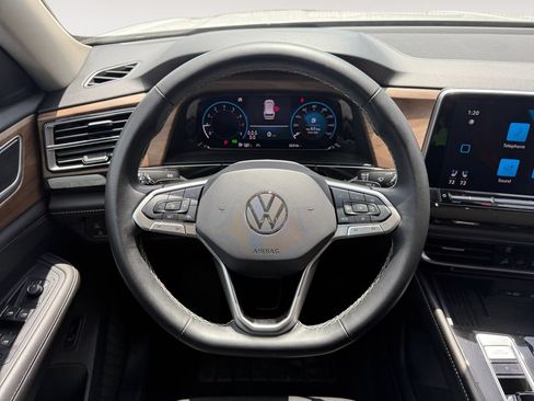 Used 2025 Volkswagen Atlas SE FWD image 12