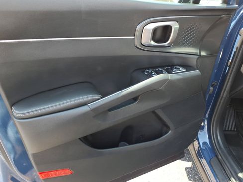 Used 2025 Kia Sorento S AWD/4WD image 10