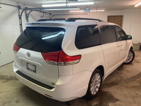 Used 2014 Toyota Sienna XLE image 10
