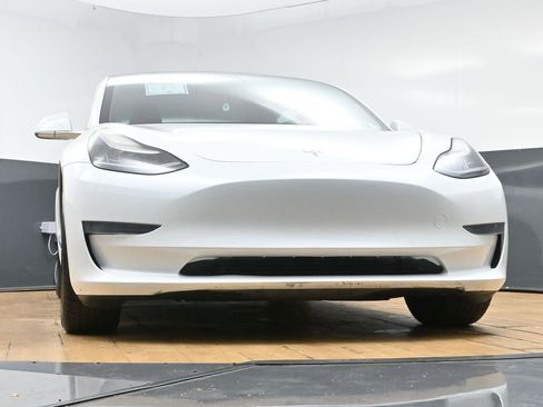 Used 2020 Tesla Model 3 Standard Range RWD image 54