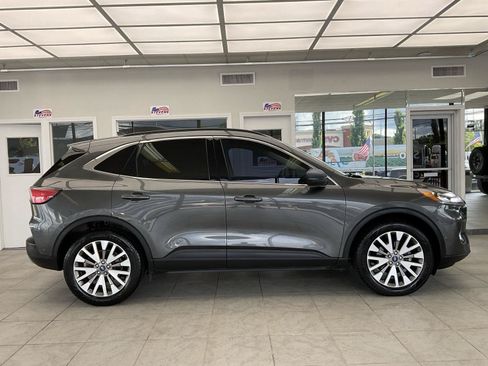 Used 2020 Ford Escape Titanium w/ Titanium Premium Package 2.0 AWD/4WD image 4