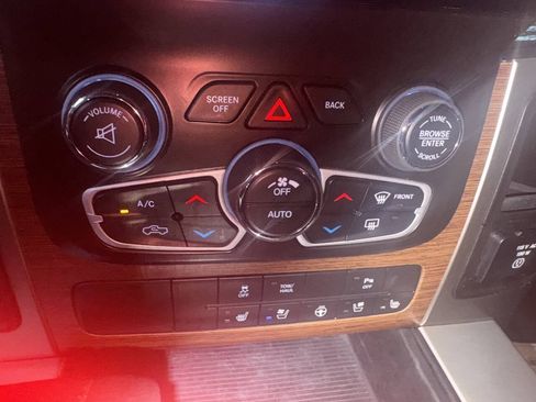 Used 2013 RAM 1500 Laramie RWD image 34