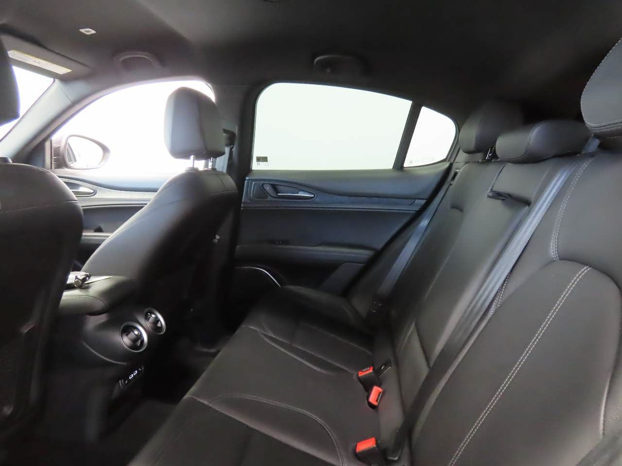 Used 2023 Alfa Romeo Stelvio Sprint RWD image 17