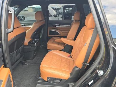 Used 2025 Kia Telluride AWD image 12