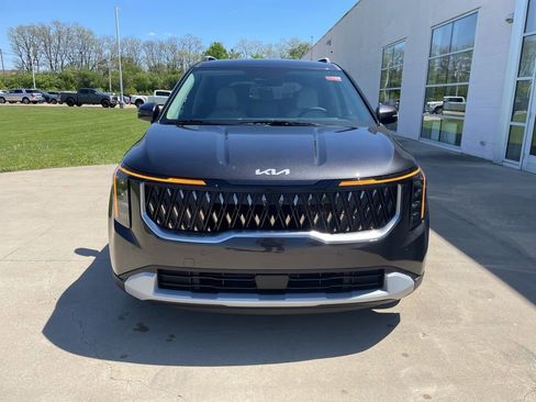 New 2026 Kia Carnival EX FWD image 3