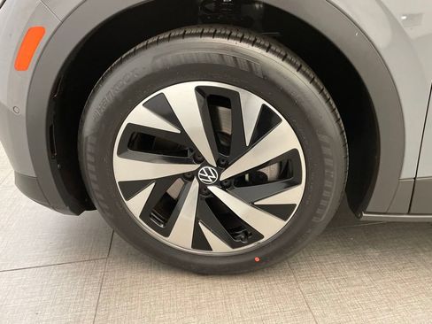 Used 2024 Volkswagen ID.4 2WD image 9