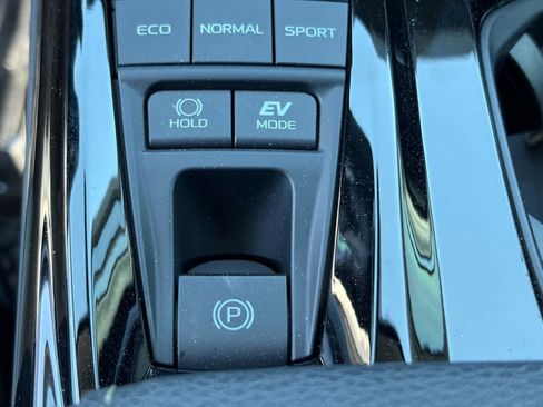 Used 2025 Toyota Camry XLE FWD image 22