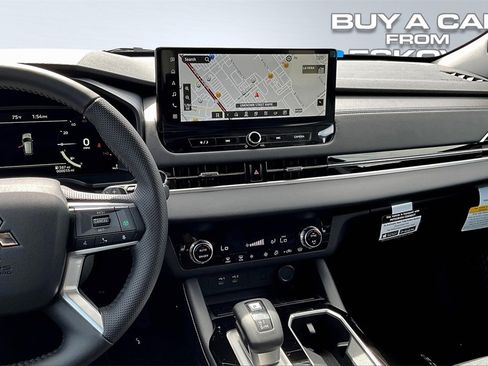 New 2025 Mitsubishi Outlander SE image 7