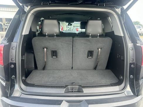 Used 2018 GMC Acadia SLT w/ LPO, Cargo Package FWD image 8