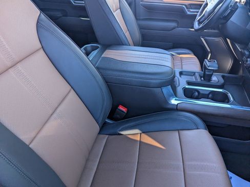 Used 2023 Chevrolet Silverado 1500 High Country w/ Technology Package image 11