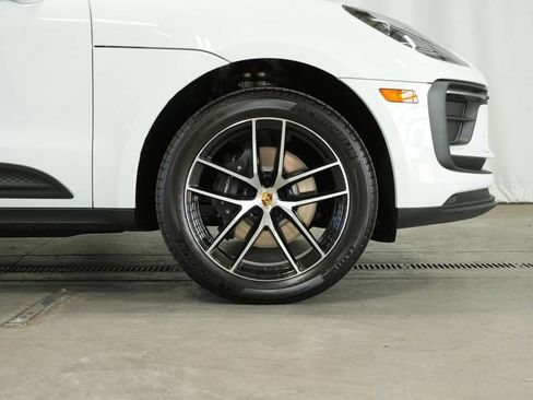 Certified 2025 Porsche Macan AWD/4WD image 41