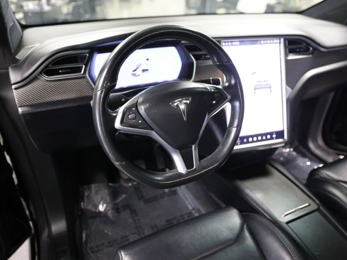 Used 2018 Tesla Model X 75D image 21