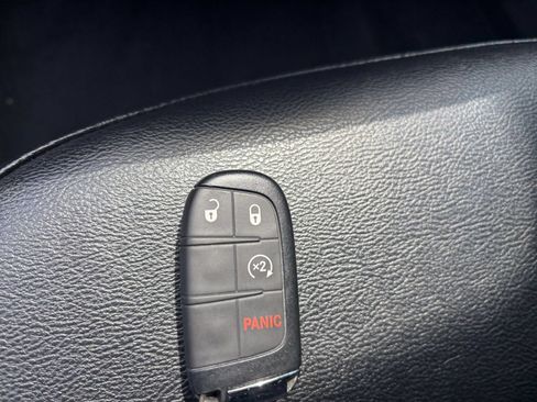 Used 2025 Jeep Compass Limited AWD/4WD image 18