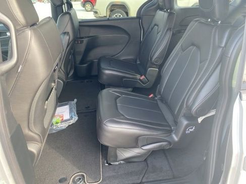 New 2026 Chrysler Pacifica Select w/ S Appearance Package image 23