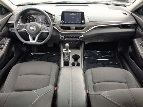Used 2025 Nissan Altima 2.5 SV FWD image 13