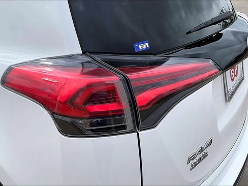 Used 2017 Toyota RAV4 SE image 28