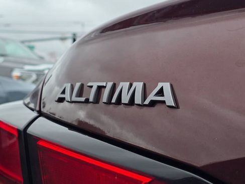 Used 2024 Nissan Altima 2.5 SV image 16