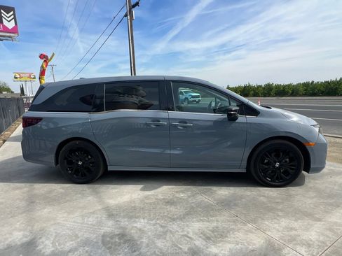 Used 2025 Honda Odyssey Sport-L image 3