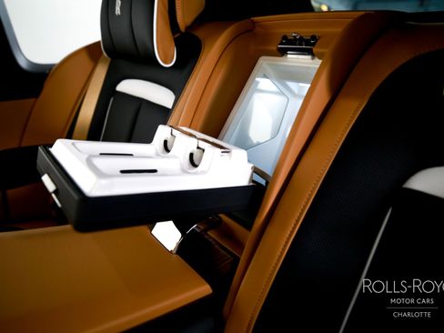 Used 2025 Rolls-Royce Cullinan image 23