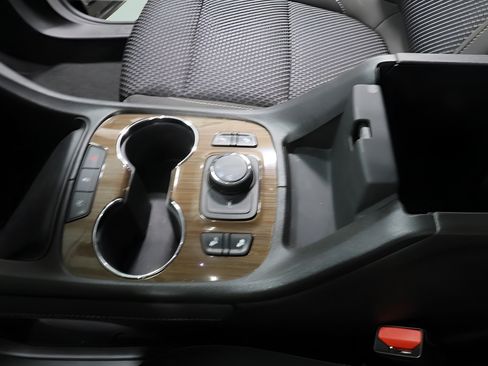 Used 2023 GMC Acadia SLE w/ Driver Convenience Package FWD image 16