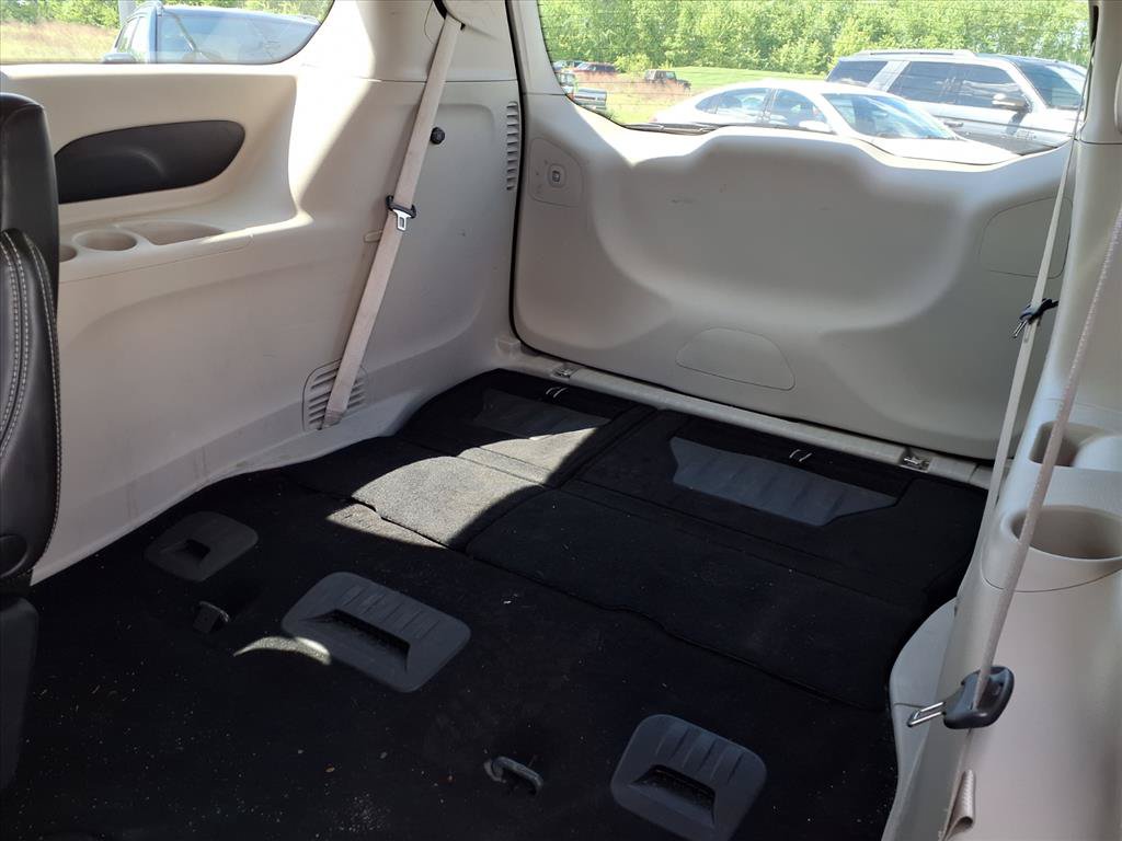 Used 2023 Chrysler Pacifica Touring-L FWD image 19