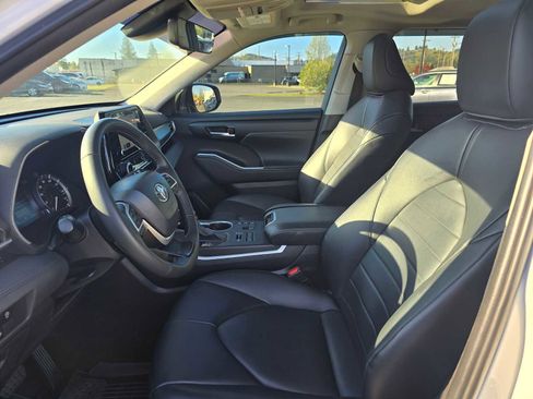 Certified 2024 Toyota Highlander XLE AWD/4WD image 25