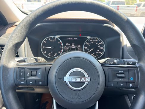 Used 2023 Nissan Rogue SV FWD image 17