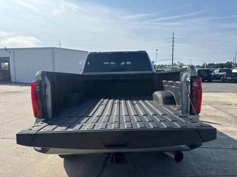 Used 2024 GMC Sierra 2500 Denali w/ Technology Package AWD/4WD image 11