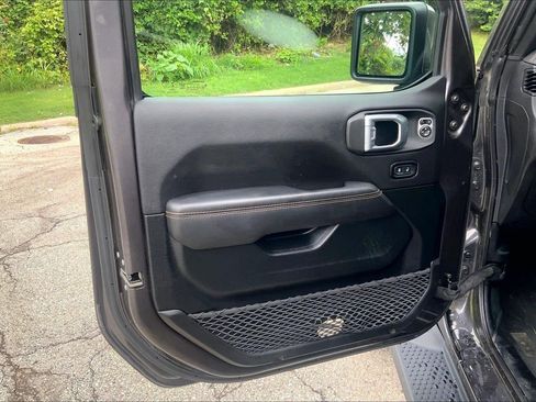 Used 2021 Jeep Wrangler Unlimited Sahara AWD/4WD image 25