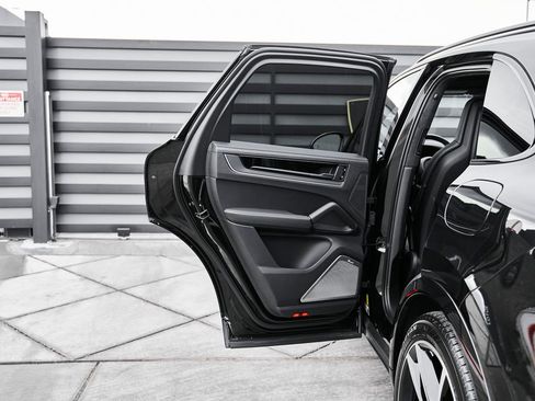 Used 2026 Porsche Cayenne Turbo image 29