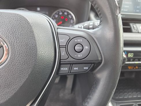 Used 2022 Toyota RAV4 XLE Premium FWD image 34