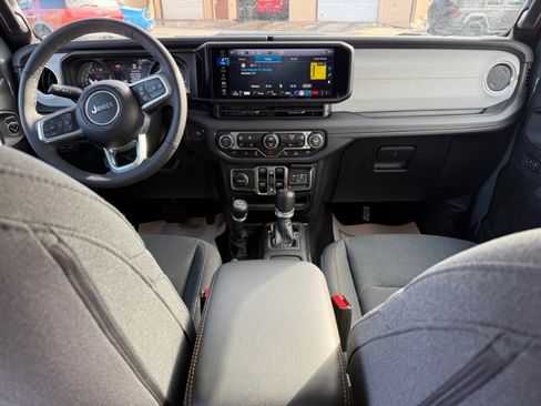 Used 2025 Jeep Wrangler Unlimited Sahara w/ Safety Group image 10